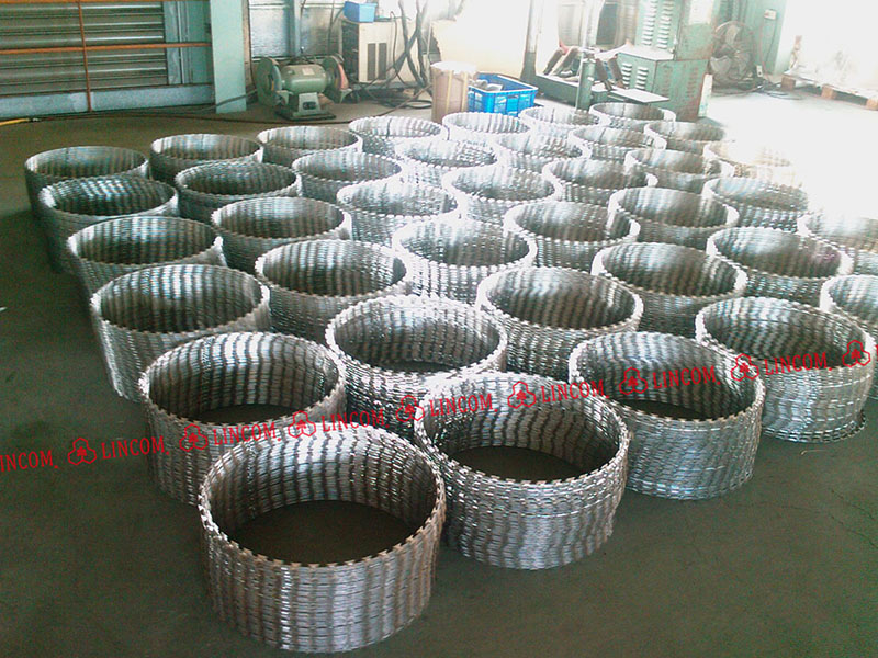Concertina razor barbed wire coils made in taiwan.
