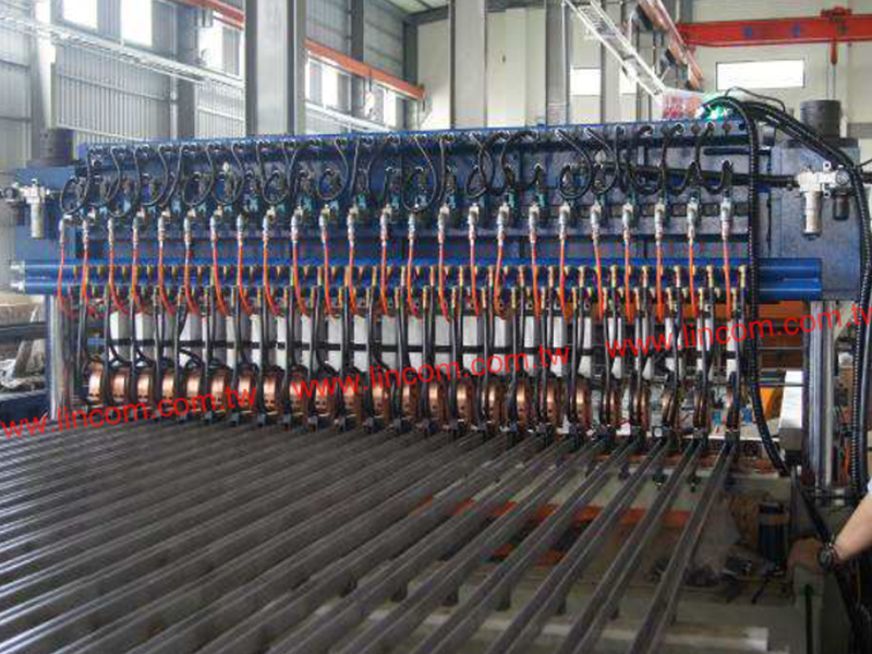Mesh welding machine. Wire Dia. 4.0-5.0/ Mesh Wdth. 1000-3100/Mesh Lgth 1500-3000.