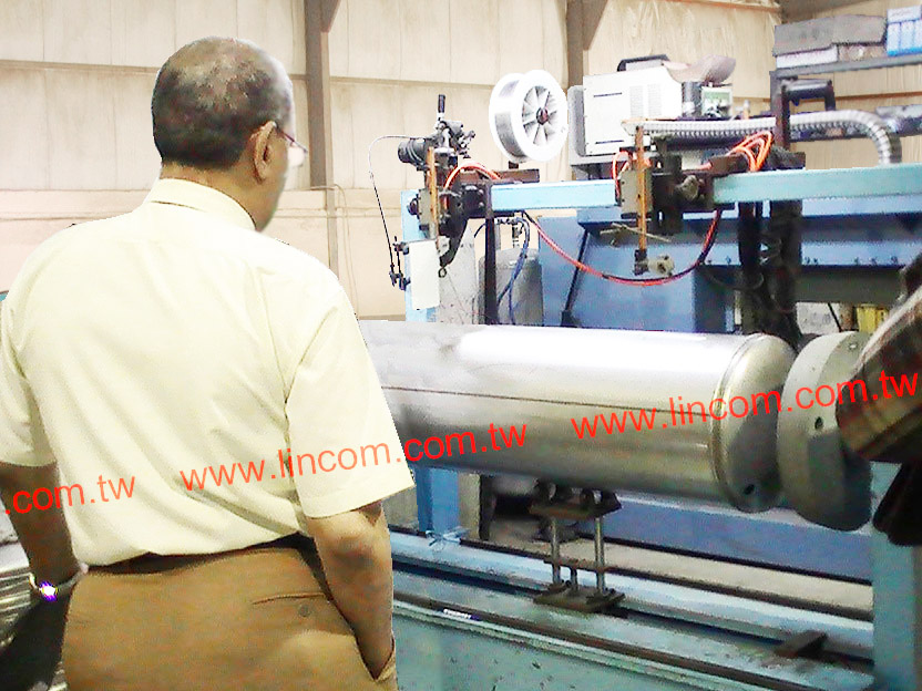 Argon auto welder, twin gun type. Applicable for cylindrical shape and pipe-to-pipe welding.