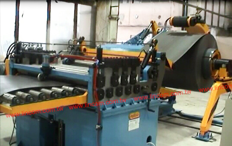 Automatic disc blanking machine (circle blanking line), for water heater tank (end cap) making.