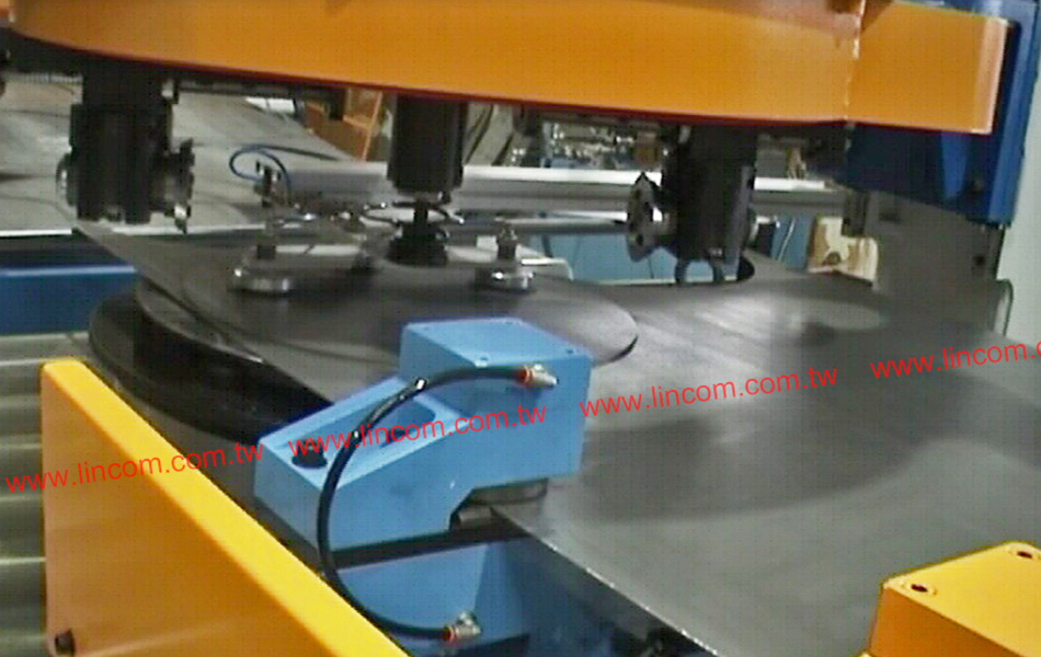 Automatic disc blanking machine (circle blanking line), for water heater tank (end cap) making.