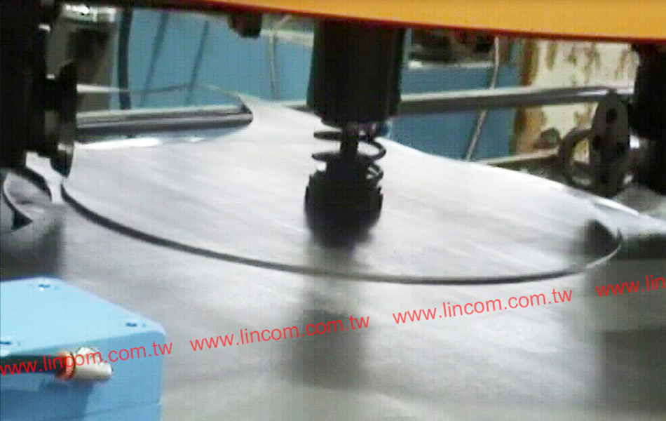 Automatic disc blanking machine (circle blanking line), for water heater tank (end cap) making.