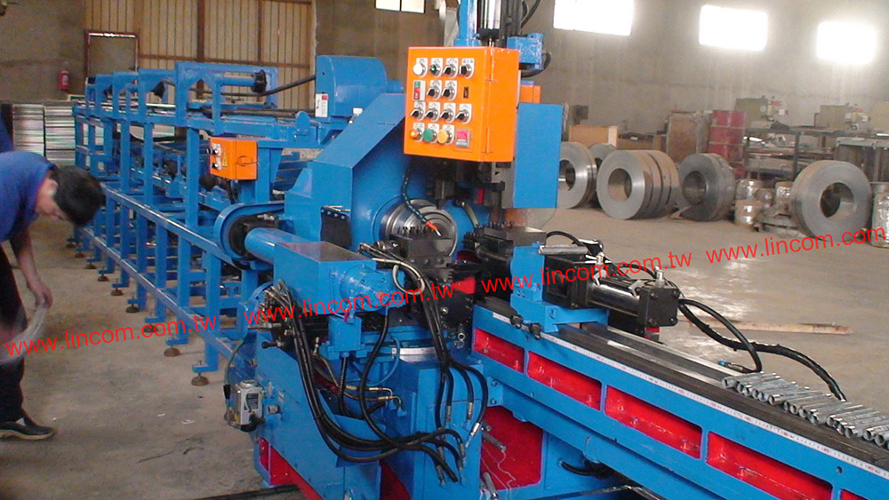 Nipple auto making machine (pipe auto feeding, pipe threading machine & pipe cutter). Size 1/2”,3/4”,1”, length 14cm.