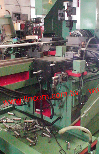 Nipple auto making machine (pipe auto feeding, pipe threading machine & pipe cutter). Size 1/2”,3/4”,1”, length 14cm.