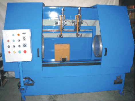 Horizontal welding machine for water tank body welding.
