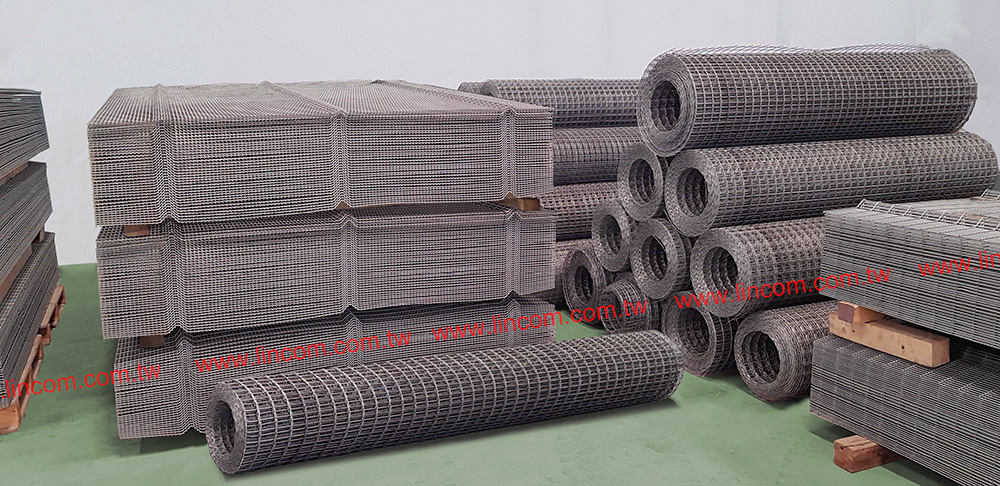 Welded wire mesh mesh panels and rolls.