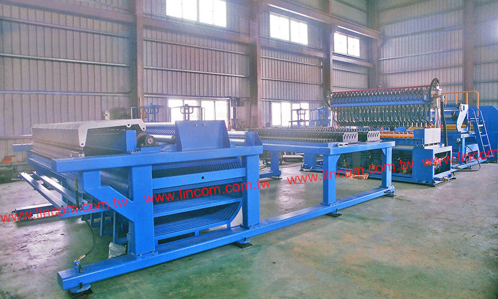 Wire mesh welder for reinforcement mesh, chicken wire mesh, temporary fencing, fencing net, barrier fence, metal fence.