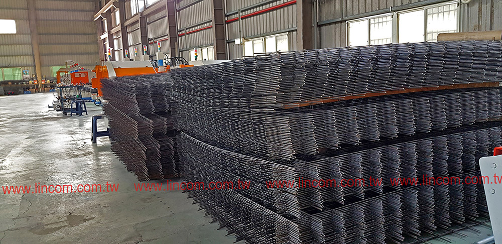 Weld mesh panel. Concrete reinforcement, welded wire fabric, slope protection, stair tread, forge-welded grating application.