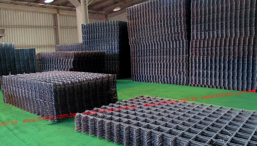 Weld mesh panel. Concrete reinforcement, welded wire fabric, slope protection, stair tread, forge-welded grating application.