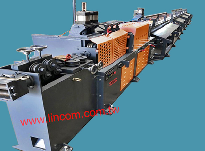 Wire straightening and cutting machine. It is composed of straightening roller sets and set length cutting 2 sectors.